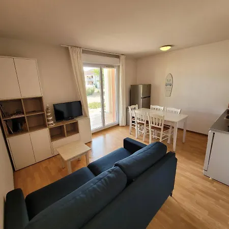 Appartement 6 Places Proche Plage Et Avec Piscine Le Verdon-sur-Mer Exterior photo
